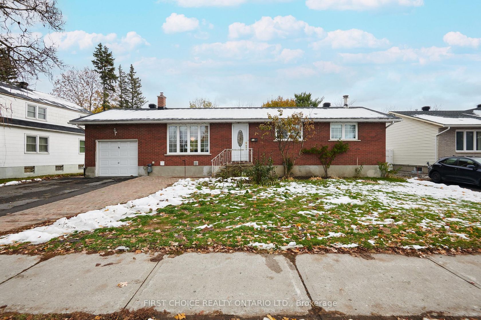 22 Meadowlands Drive W, Nepean (Meadowlands/Crestview), Ottawa 