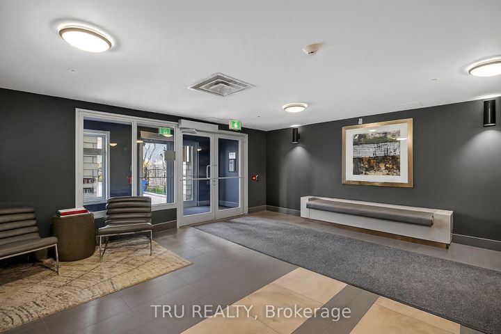 Photo 2 at 207 - 2785 Baseline Road S, Nepean (Redwood Park), Ottawa