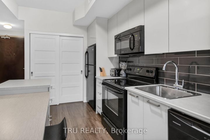 Photo 7 at 207 - 2785 Baseline Road S, Nepean (Redwood Park), Ottawa