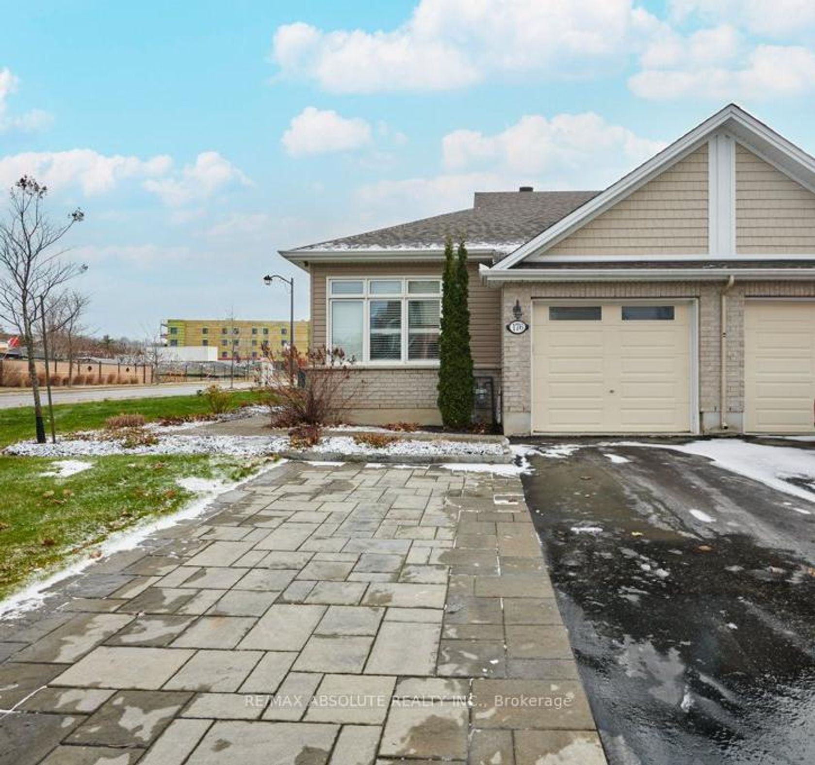 176 Minoterie Ridge, Camelot, Orleans 2