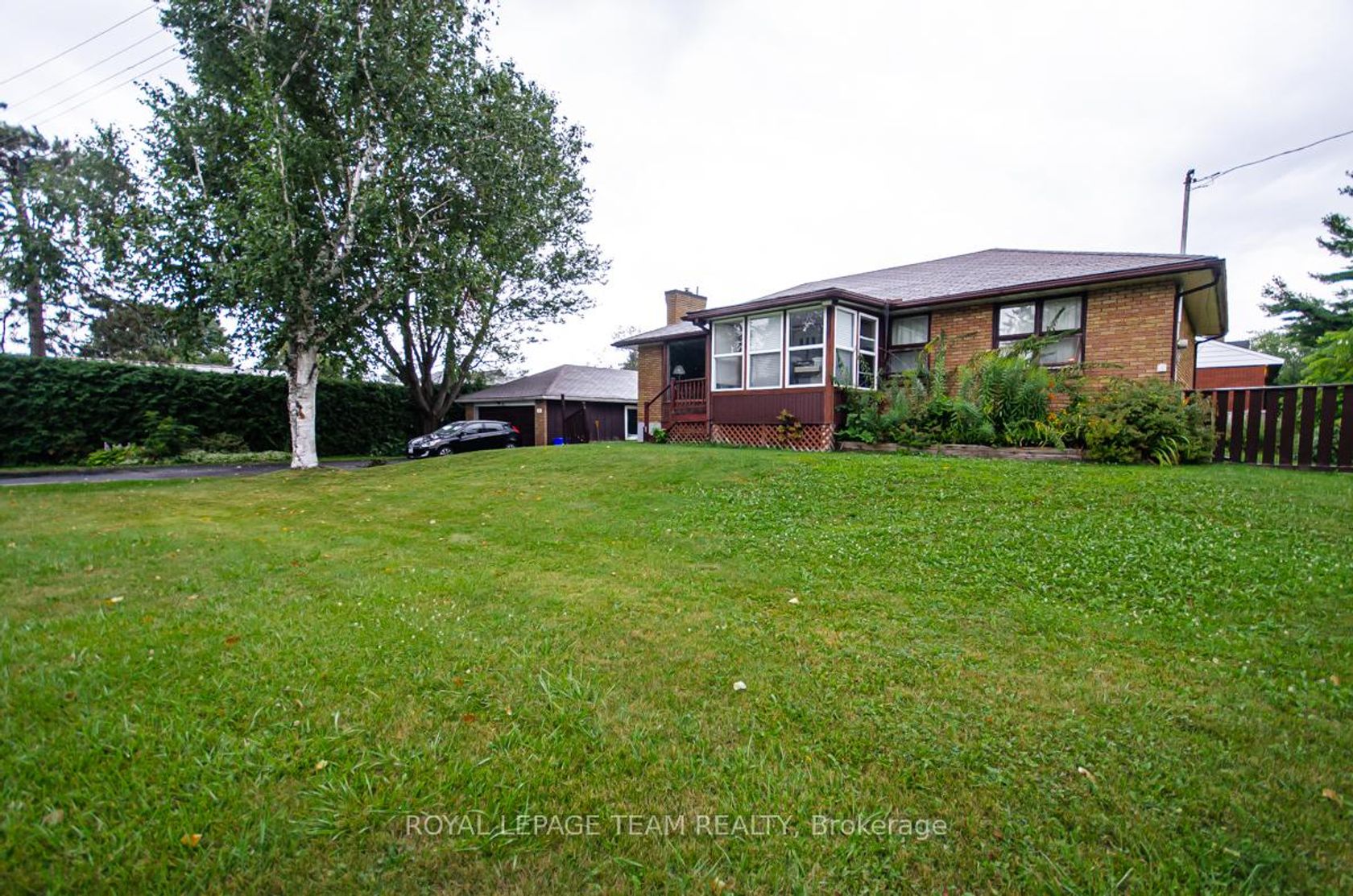 20 Brook Lane, Nepean (Meadowlands/Crestview), Ottawa 