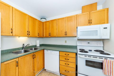 Photo 6 at 29 - 935 Cookshire Crescent, Fallingbrook/Ridgemount, Orleans