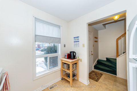 Photo 8 at 29 - 935 Cookshire Crescent, Fallingbrook/Ridgemount, Orleans