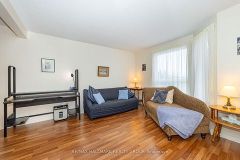 Photo 10 at 29 - 935 Cookshire Crescent, Fallingbrook/Ridgemount, Orleans