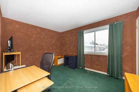 Photo 17 at 29 - 935 Cookshire Crescent, Fallingbrook/Ridgemount, Orleans