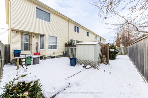 Photo 24 at 29 - 935 Cookshire Crescent, Fallingbrook/Ridgemount, Orleans