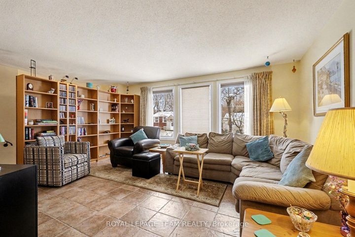 Photo 5 at 30 Juniper Court, Nepean (Borden Farm/Stewart Farm/Carleton Heights/Parkwood Hills), Ottawa