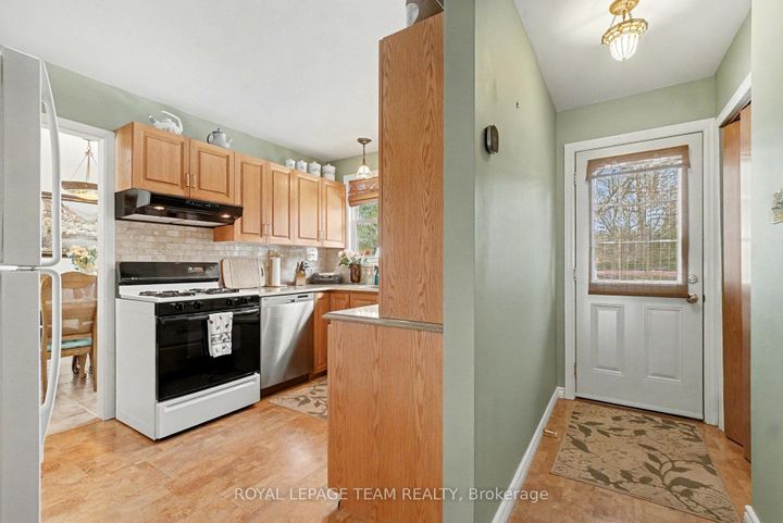 Photo 10 at 30 Juniper Court, Nepean (Borden Farm/Stewart Farm/Carleton Heights/Parkwood Hills), Ottawa