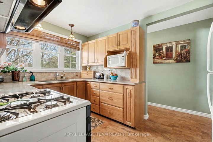 Photo 14 at 30 Juniper Court, Nepean (Borden Farm/Stewart Farm/Carleton Heights/Parkwood Hills), Ottawa