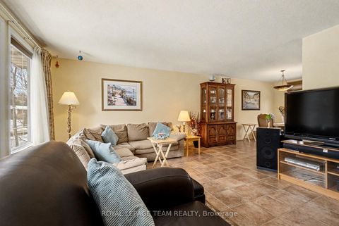 Photo 4 at 30 Juniper Court, Nepean (Borden Farm/Stewart Farm/Carleton Heights/Parkwood Hills), Ottawa