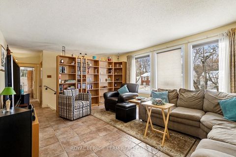 Photo 6 at 30 Juniper Court, Nepean (Borden Farm/Stewart Farm/Carleton Heights/Parkwood Hills), Ottawa