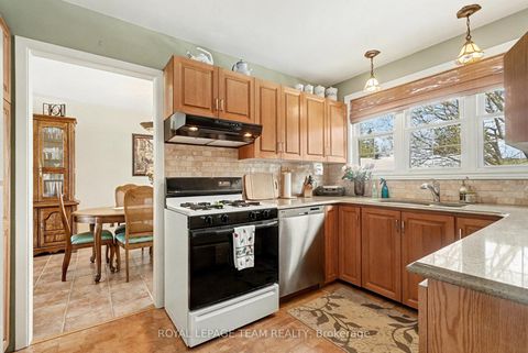 Photo 11 at 30 Juniper Court, Nepean (Borden Farm/Stewart Farm/Carleton Heights/Parkwood Hills), Ottawa