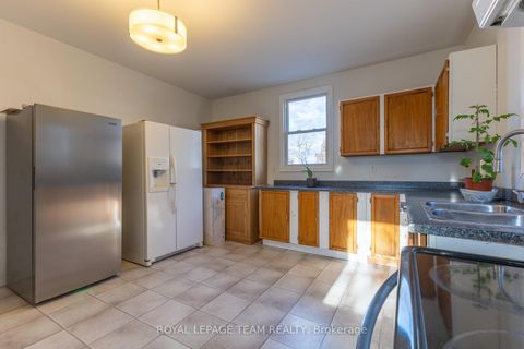 Photo 2 at 31 Daniel Street N, Arnprior