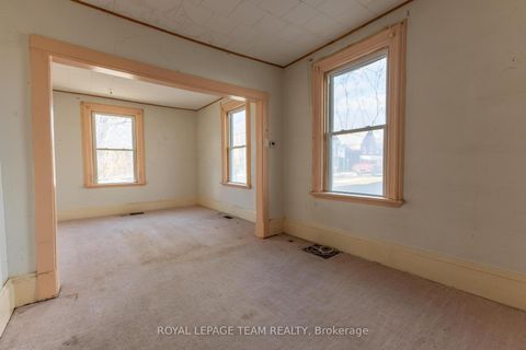 Photo 6 at 31 Daniel Street N, Arnprior