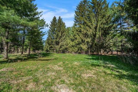 Photo 2 at 942 Cameron Street, Cumberland Village, Orleans