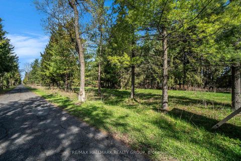 Photo 3 at 942 Cameron Street, Cumberland Village, Orleans