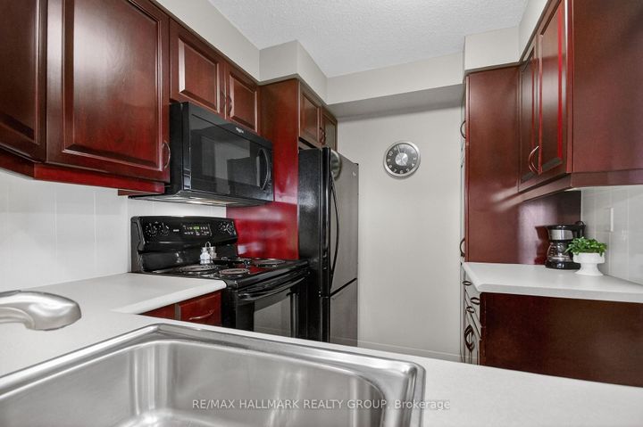 Photo 12 at 617 - 80 Sandcastle Drive, Nepean (Leslie Park), Ottawa