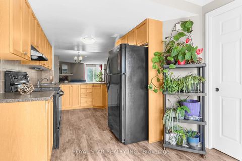 Photo 8 at 258 Meadowbreeze Drive, Emerald Meadows/Trailwest, Kanata