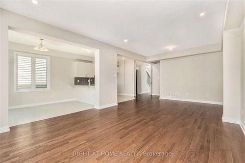 Photo 4 at 73 Hackamore Crescent, Goulbourn Twp From Franktown Rd/South To Rideau, Stittsville