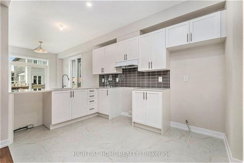 Photo 5 at 73 Hackamore Crescent, Goulbourn Twp From Franktown Rd/South To Rideau, Stittsville