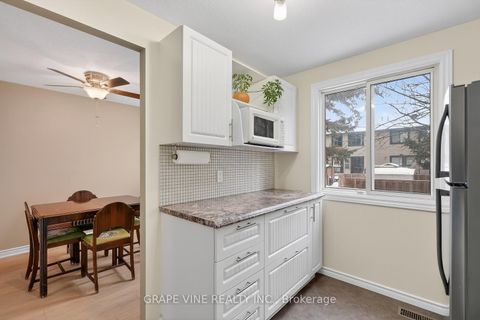 Photo 12 at 6885 Bilberry Drive, Convent Glen North, Orleans