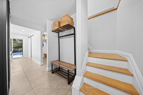 Photo 2 at 7 Gagnon Court, Beaverbrook, Kanata