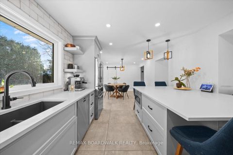 Photo 11 at 7 Gagnon Court, Beaverbrook, Kanata