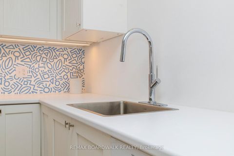 Photo 14 at 12 Selye Crescent, Beaverbrook, Kanata