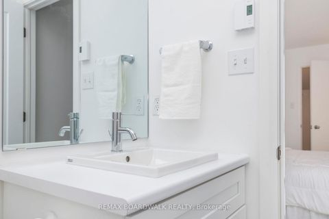 Photo 25 at 12 Selye Crescent, Beaverbrook, Kanata