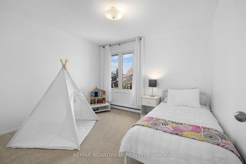 Photo 26 at 12 Selye Crescent, Beaverbrook, Kanata