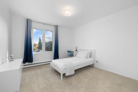 Photo 27 at 12 Selye Crescent, Beaverbrook, Kanata