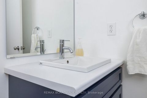 Photo 31 at 12 Selye Crescent, Beaverbrook, Kanata