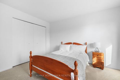 Photo 32 at 12 Selye Crescent, Beaverbrook, Kanata