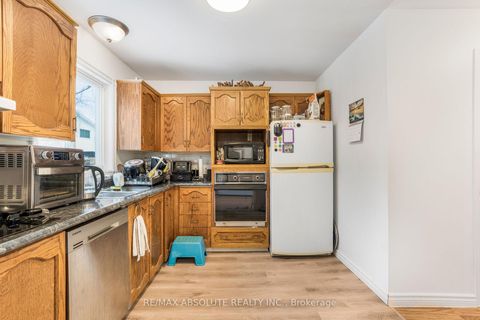 Photo 3 at 677 Mathieu Way, Fallingbrook/Pineridge, Orleans