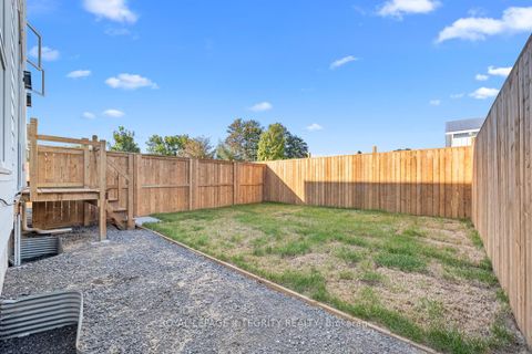 Photo 4 at B - 875 CONTOUR Street, Mer Bleue/Bradley Estates/Anderson Park, Orleans