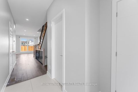 Photo 8 at B - 875 CONTOUR Street, Mer Bleue/Bradley Estates/Anderson Park, Orleans