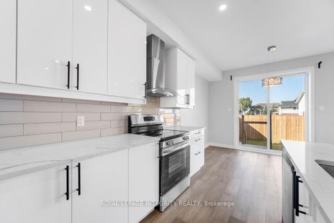 Photo 12 at B - 875 CONTOUR Street, Mer Bleue/Bradley Estates/Anderson Park, Orleans