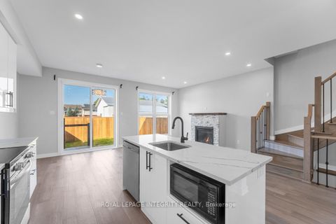 Photo 13 at B - 875 CONTOUR Street, Mer Bleue/Bradley Estates/Anderson Park, Orleans