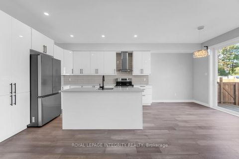 Photo 18 at B - 875 CONTOUR Street, Mer Bleue/Bradley Estates/Anderson Park, Orleans