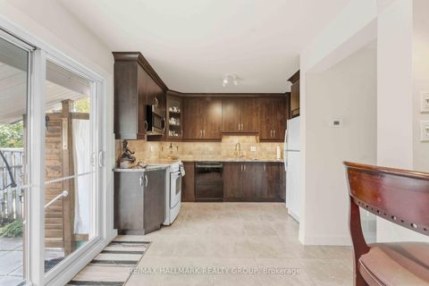 Photo 10 at 32 - 941 Cookshire Crescent, Fallingbrook/Ridgemount, Orleans