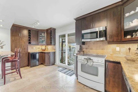 Photo 12 at 32 - 941 Cookshire Crescent, Fallingbrook/Ridgemount, Orleans