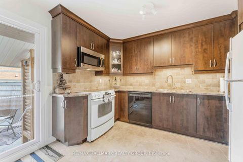 Photo 14 at 32 - 941 Cookshire Crescent, Fallingbrook/Ridgemount, Orleans