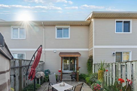 Photo 33 at 32 - 941 Cookshire Crescent, Fallingbrook/Ridgemount, Orleans