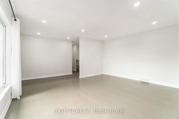 Photo 8 at 3854 Prince Of Wales Drive, Nepean (Stonebridge), Ottawa