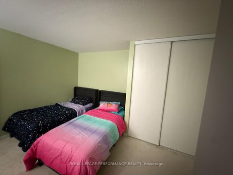 Photo 14 at 390 CROWNRIDGE Drive N, Emerald Meadows/Trailwest, Kanata