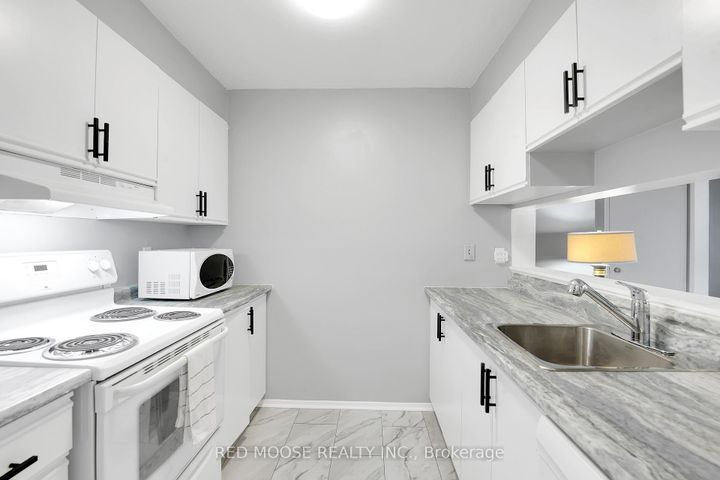 Photo 13 at 415 - 216 Viewmount Drive, Nepean (Borden Farm/Stewart Farm/Carleton Heights/Parkwood Hills), Ottawa