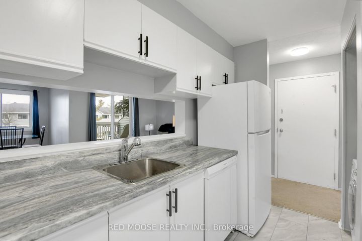 Photo 16 at 415 - 216 Viewmount Drive, Nepean (Borden Farm/Stewart Farm/Carleton Heights/Parkwood Hills), Ottawa