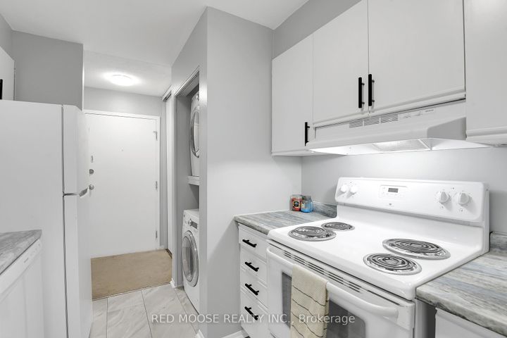 Photo 17 at 415 - 216 Viewmount Drive, Nepean (Borden Farm/Stewart Farm/Carleton Heights/Parkwood Hills), Ottawa