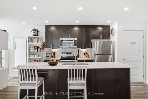 Photo 7 at B - 310 Tulum Crescent, Emerald Meadows/Trailwest, Kanata