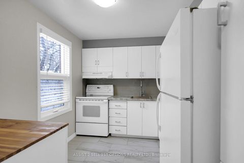 Photo 2 at 22 Castlebrook Lane, Nepean (Centrepointe), Ottawa